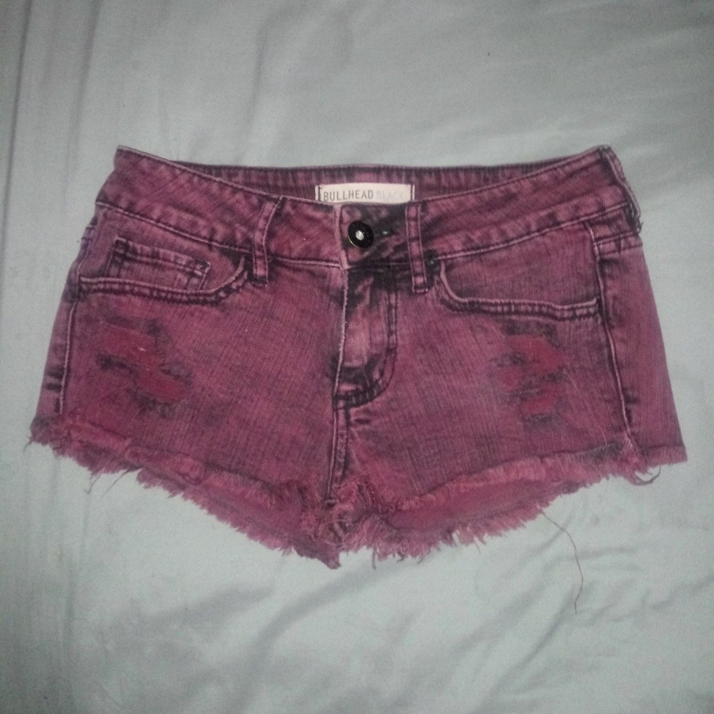 distressed maroon shorts.